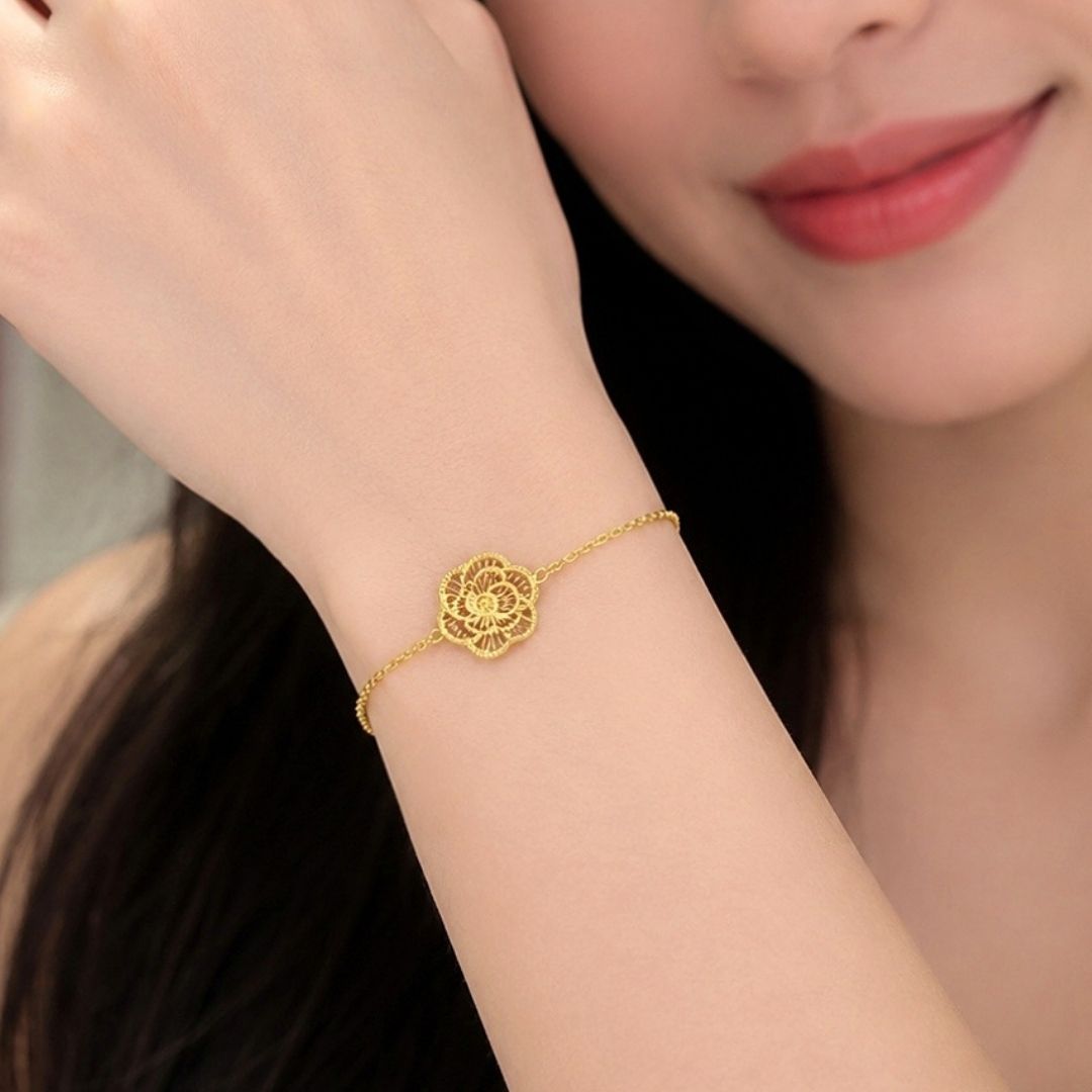 916 Gold Camelia Bracelet