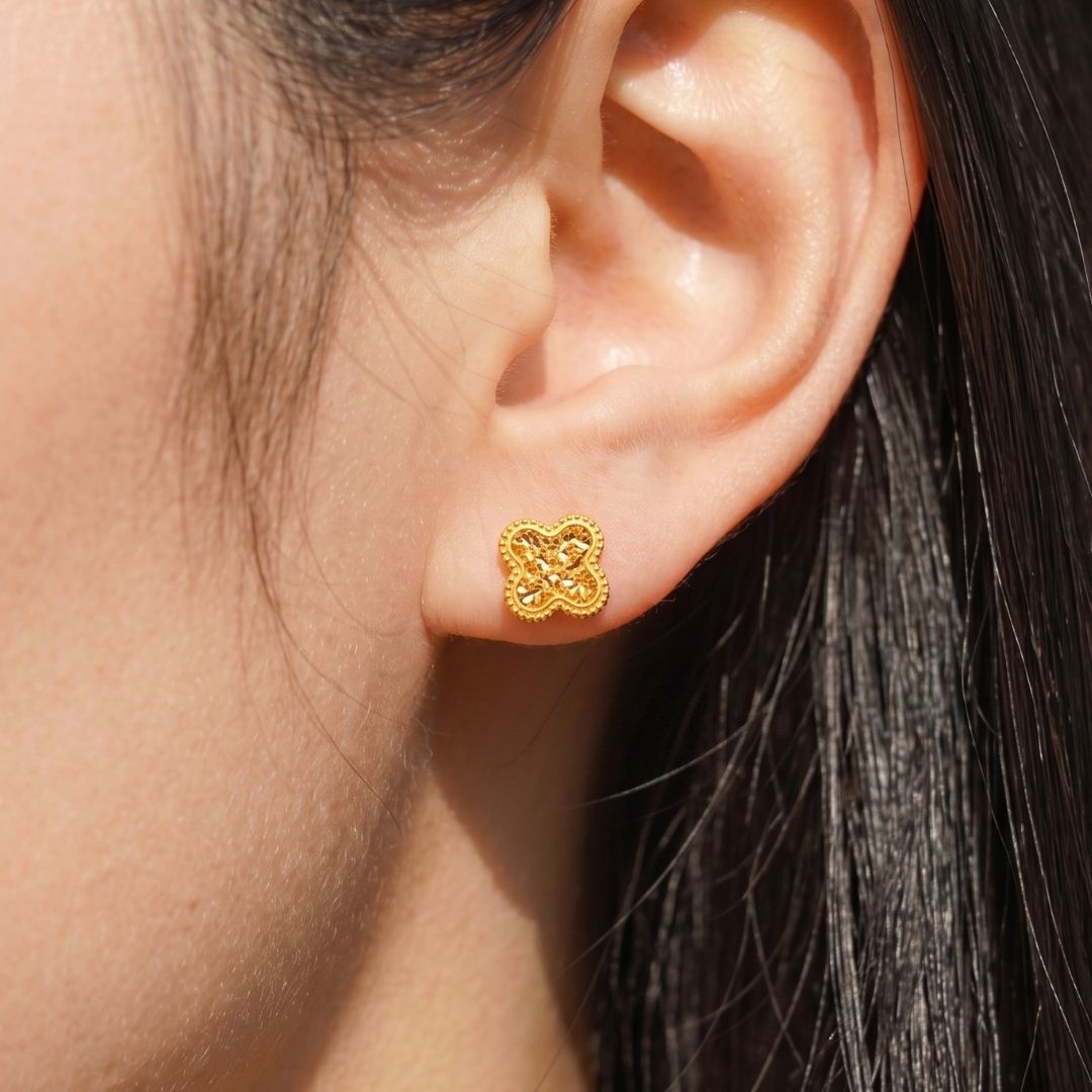 916 Gold Frosted Clover Earrings