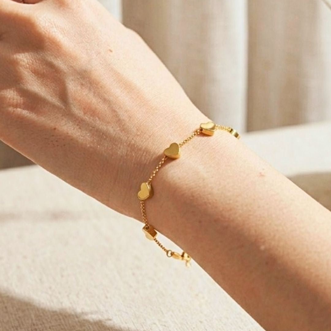 916 Gold Heart Bound Bracelet